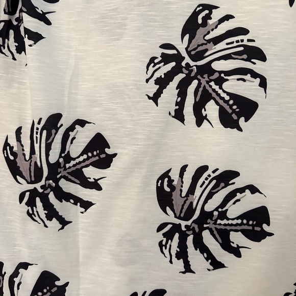 NWOT Boutique Tee - Size Medium - Picture 6 of 6